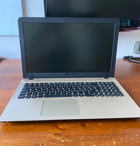 Pc portatile Asus Notebook Intel core i3-6006U CPU 2 GHz - Foto 1 di 9
