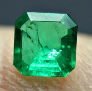 Vivid Green Emerald Loose Gemstone Top Quality AAA Grade 0.30 Cts for Rings - Picture 1 of 8