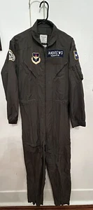 USAF salbeigrüner CWU-27/P Fluganzug Overall mit Patches, Gr. 42 lang - Bild 1 von 16