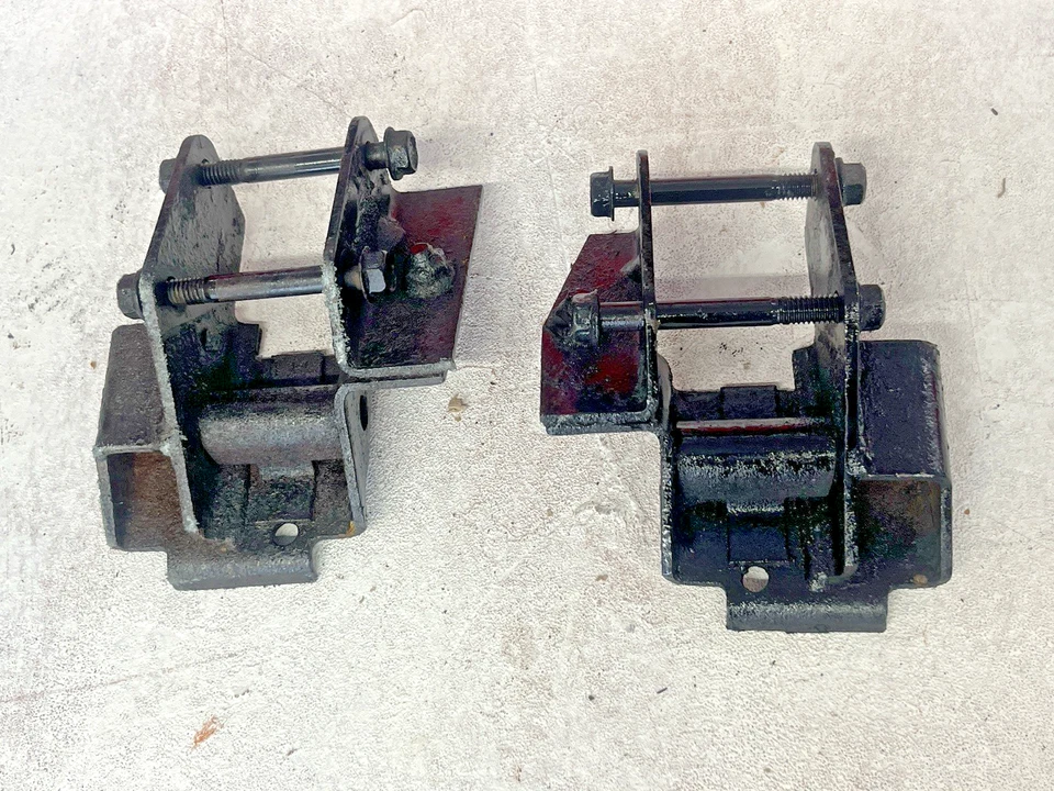1966 - 1970 福特 MUSTANG SHELBY COUGAR MOTOR MOUNT PERCH BRACKETS 框架减震器 — 第 1/3 张图片