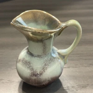 Vintage gestempelt 528 Mini Krug grün braun mit Goldrand oben glänzend - Bild 1 von 9