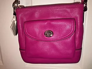 Bandolera Coach magenta brillante nueva con etiquetas con pulsera a juego - Imagen 1 de 10
