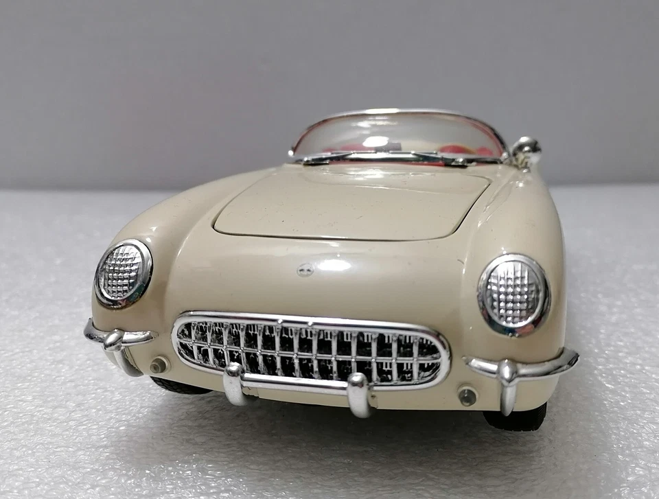 CHEVROLET Corvette 1953  - Vintage diecast  1:18 Scale model , Solido - Image 1 of 4