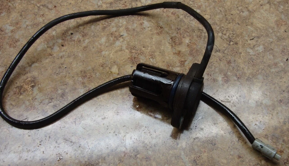 2011 Yamaha FZ8 FZ 8 FZ8-N F Z 8 800 Engine Oil Level Sensor Gauge Switch E10 - Image 1 of 1