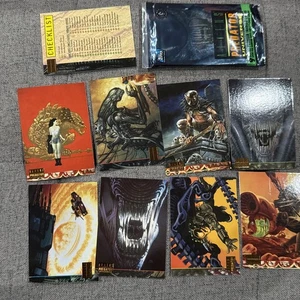 Vintage 1993 Topps Aliens vs. Predator (9) Card Lot - AVP Dark Horse Comics Art - Picture 1 of 6