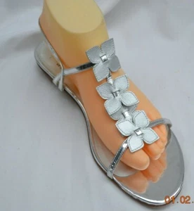 Stuart Weitzman authentische 299 $ Damen-Sandalen silberfarben Leder flach Blumenmuster Mayflower 8,5 - Bild 1 von 7