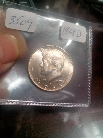 1968 D KENNEDY SILVER HALF DOLLAR -- THIS IS A BEAUTIFUL COIN -- BU ++++ Cover