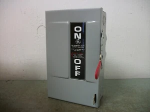 GE DISCONNECT TYPE 1 TG3221 30AMP 240VOLT 2POLE FUSIBLE NOB - Picture 1 of 4