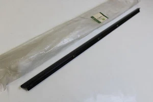 Neu Original Range Rover -2009 Abdeckung Leiste Rechts Fenster oben DDE500020PMD - Picture 1 of 3