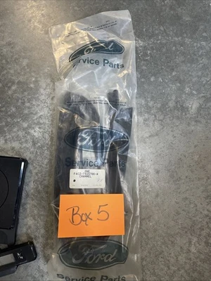 Новый Ford F4CZ-7425766-A задняя дверь стекло запустить канал 1995 Mercury Tracer - Изображение 1 из 2