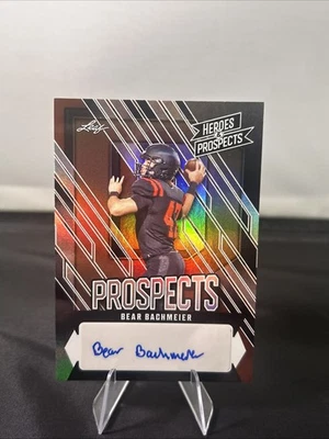 Oso de fútbol americano Leaf Heros & Prospects 2024 Bachmeier #AP-BB1 bronce automático/99 (RC) Foto 1 de 2