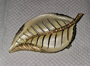 Vintage Leaf Brooch Pin Fall Autumn With Orange Rhinestones Gold Tone - Picture 1 of 4