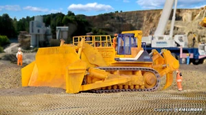 Kibri 11354 Ho Scale Bulldozer with Tracks Komatsu D575 A-2 - Picture 1 of 2