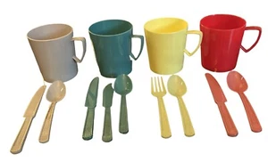 4 VTG Gothamware 1950's Hard Plastic Cups Mugs Picnic & Asst Plastic Flatware - Picture 1 of 2