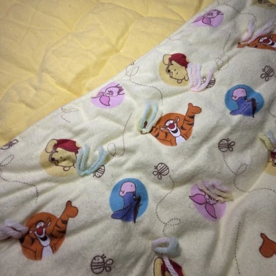 Manta edredón bebé Winnie The Pooh hecha a mano 36x36 Foto 1 de 4