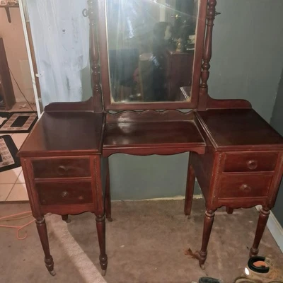 Tocador de madera de los años 1900 en GRAN ESTADO! Foto 1 de 2