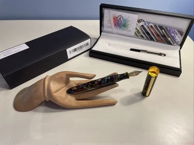 Pluma Estilográfica Edison Comet en Brandywine - Punta Extra Fina - Hecha en EE. UU. Foto 1 de 4