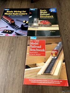 Rivista Modellismo Ferroviario LOTTO di 3 Banco Cablaggio Base per Modellismo Treni - Foto 1 di 1
