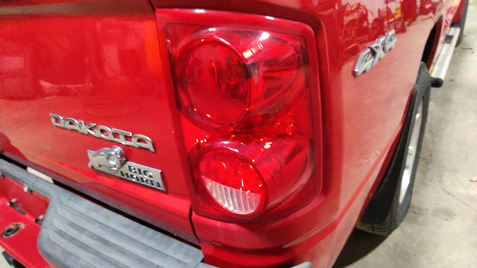 Conjunto de luces traseras para pasajero derecho Dodge Dakota OEM 05-11 Foto 1 de 1