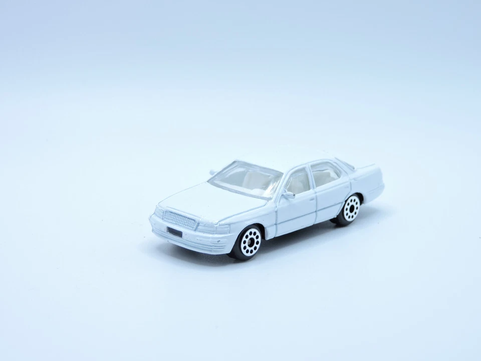 Zee/Zylmex D114 Toyota Celsior (Lexus LS 400) blanco sedán escala 1/64 suelto Foto 1 de 4