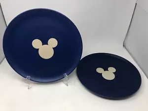 Set di 2 piatti in gres rotondo icona Disney Topolino bianco e blu opaco nuovo con etichette - Foto 1 di 15