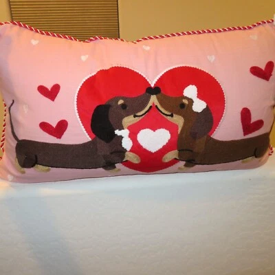 Almohada Decorativa Dachshund San Valentín Corazones Besándose Rosa XL 14"x24" Nueva con Etiquetas Foto 1 de 4