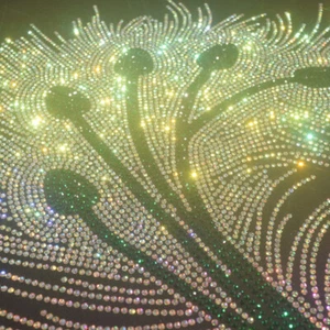 Decalcomanie in piuma di pavone ferro cristallo su trasferimento applique patch strass - Foto 1 di 5