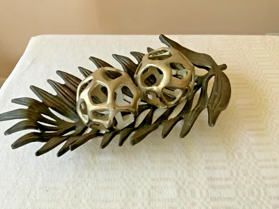 Cuenco decorativo con patrón de hojas de metal y 2 bolas de aluminio esferas pieza central bandeja Foto 1 de 4