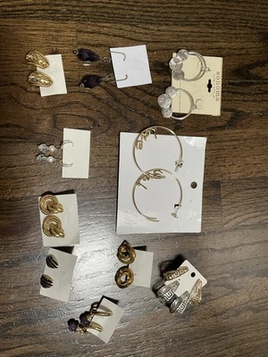 Lote de 11 pares de pendientes - Aros en tono dorado y plateado tachuelas cuelgan H&M Sonoma mezclado Foto 1 de 2