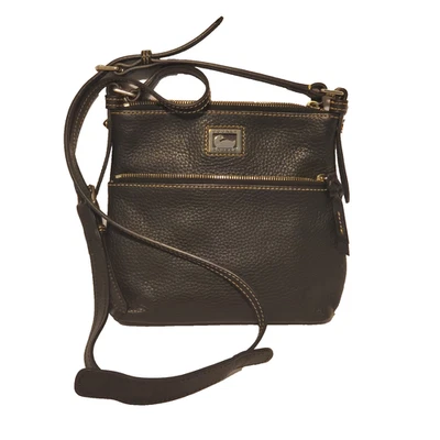 Bolso Mensajero Dooney and Bourke Cuero Guijarro Negro Foto 1 de 4