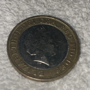 2000 UK II Two Pound Coin Queen Elizabeth Bi-Metallic Coin - Picture 1 of 2