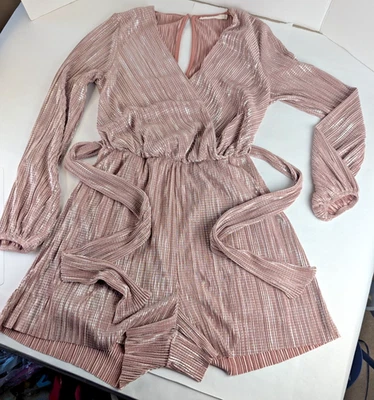 Mameluco Lush Blush Talla Pequeña Cinturón Manga Larga, Rosa con Metalizado Plateado Cuello en V  Foto 1 de 4
