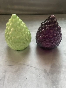 2 Vintage Grape Cluster Lamp Glass Shades Globe. Small Chip In Lips Of Each. - Picture 1 of 6