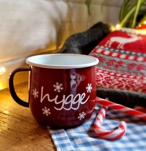 "Taza de copo de nieve de Navidad esmalte curvo rojo ""Hygge"", hecha a mano - Imagen 1 de 1