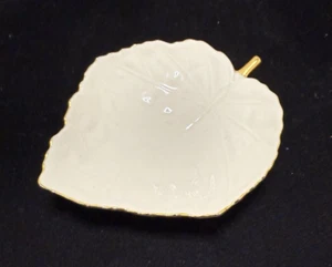 Lenox Mini Plato de Baratija Marfil en Forma de Hoja Borde Dorado 24k Bandeja Marfil 3.75" X 4.5" - Imagen 1 de 6