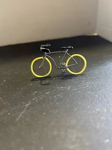 Bici d'epoca 10 velocità arte popolare con cavalletto ripiano petali o pezzo da scrivania - Foto 1 di 7