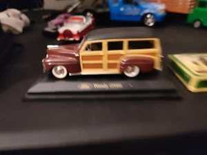1948 Ford Woody Car Wagon Black & Gold Diecast Modellauto von Road Signature - Bild 1 von 5
