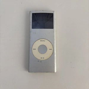 NOT TESED Apple iPod nano 4th Generation Silver (2GB) from JAPAN - Picture 1 of 2