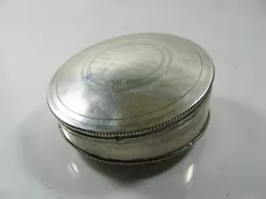 Pill Box Circa 1817 - 833 Silver - 28.4 Grams. Approx L x W 4.5cm H 1.1cm - Picture 1 of 6