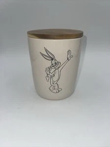 Bote de bodega de café Rae Dunn Looney Tunes Bugs Bunny What Up Doc de 5" de alto - Imagen 1 de 6