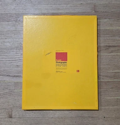 Papel de peso medio Kodak 16"x20" Polycontrast Rapid II RC F Foto 1 de 4