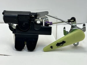 02-06  TOYOTA CAMRY TRUNK LATCH POWER LOCK RELEASE ACTUATOR DECK LID OEM TESTED - Bild 1 von 6