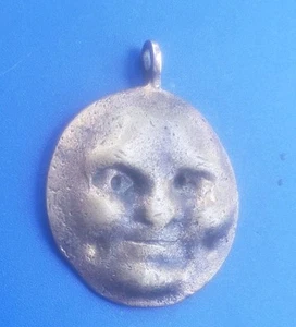 Vintage Gold Tone Face Pendant Charm - Picture 1 of 4