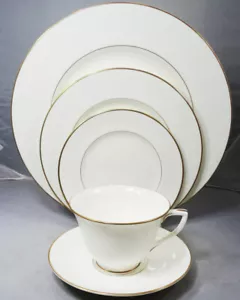 CONCERTO 1969 by Royal Worcester 5 Piece Setting NEW NEVER USED made in England - Picture 1 of 24