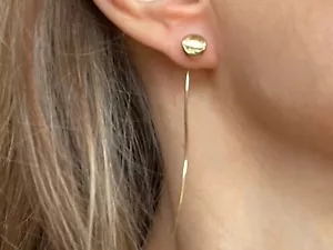 Graceful 14K gold wavy wire earrings from Saks Fifth Avenue, New - Picture 1 of 10