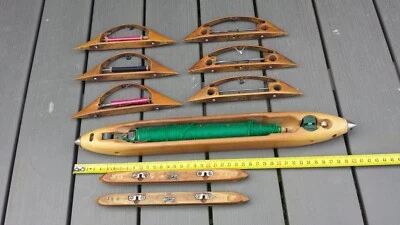 Lot varié d'anciennes canettes et navettes pour métier à tisser - Photo 1/4