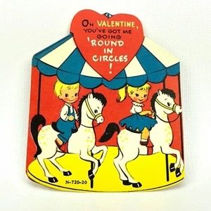 Vintage Karussell Pferd Valentinstag Karte Ephemera Papier Vergnügungspark Fahrt Junge Mädchen - Bild 1 von 3