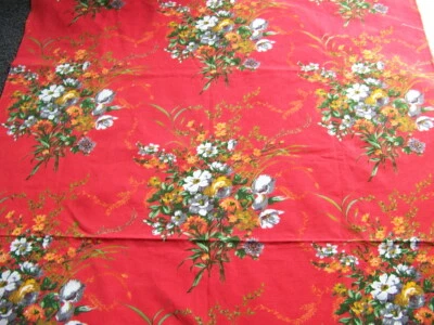 ANCIEN COUPON DE TISSU BOUQUETS FLEURIS FOND ROUGE - 120 cm x 185 cm - TB 13 - Photo 1/4