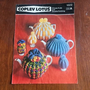 Copley Lotus 4 capas y patrón de tejido DK Nº 1023 té y huevo Cosies vintage - Imagen 1 de 3