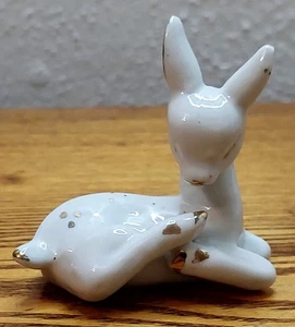 Vintage Enesco weißes Porzellan sitzendes Rehkitz mit goldenen Punkten Urlaubsfigur - Bild 1 von 13